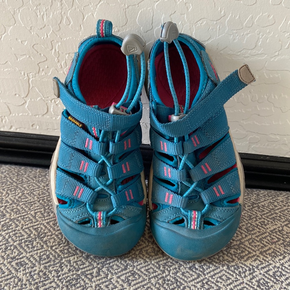 Keen - Kids size 1 All terrain, shoes